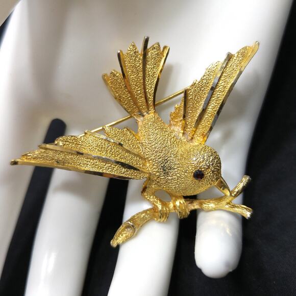 Vintage B.S.K. Bird Brooch, Red Rhinestone Eye, 1960s Jewelry - Picture 3 of 10